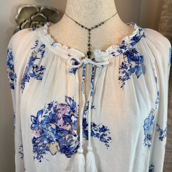 Lucky Brand Women’s L White Blue Floral Boho Peasant Top Long Sleeve Ruffle Neck - Picture 3 of 10